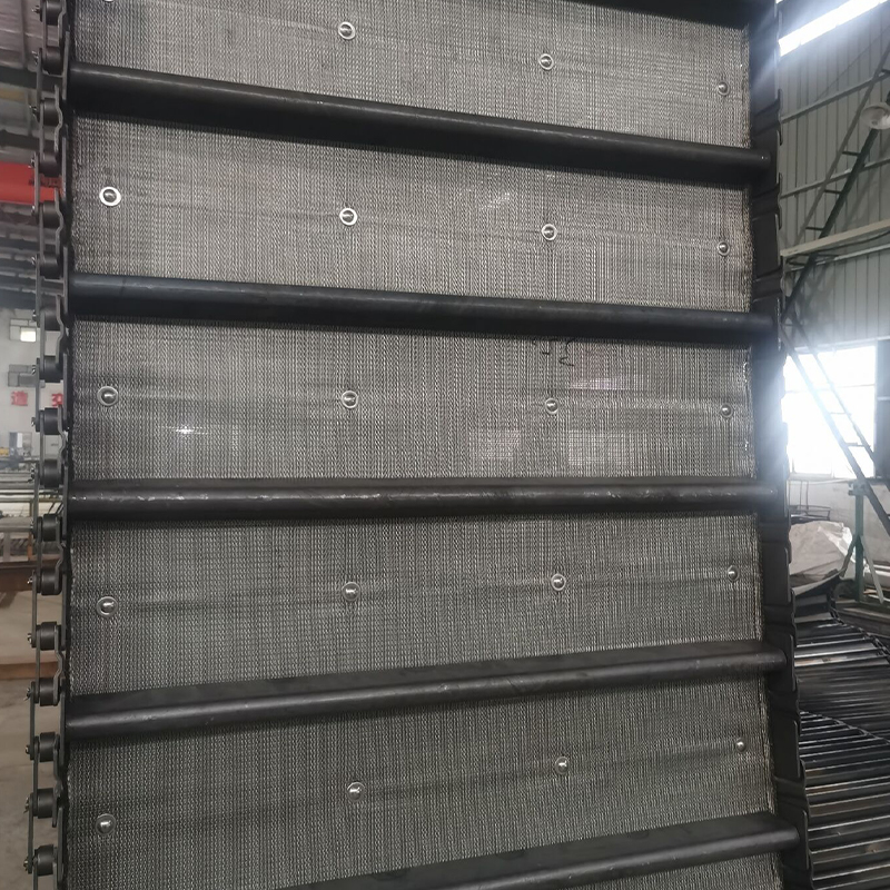 Bande transporteuse d'ascenseur de traitement thermique